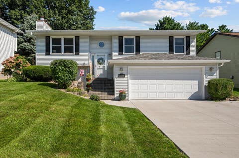 Photo of 1358 W 49th Street, Davenport, IA 52806 (MLS # 12738473)