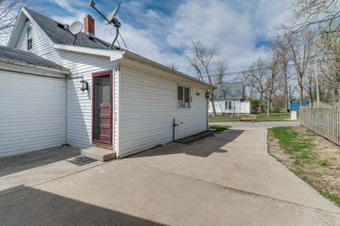 Tiny photo for 701 E Buchanan Street, Bloomington, IL 61701 (MLS # 12611061)