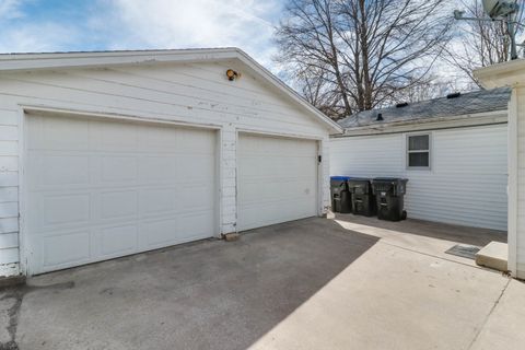 Tiny photo for 701 E Buchanan Street, Bloomington, IL 61701 (MLS # 12611061)