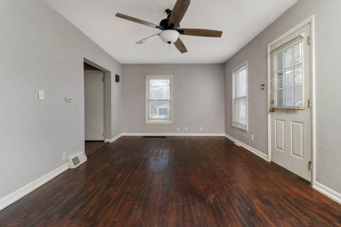 Tiny photo for 701 E Buchanan Street, Bloomington, IL 61701 (MLS # 12611061)