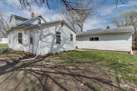 Tiny photo for 701 E Buchanan Street, Bloomington, IL 61701 (MLS # 12611061)