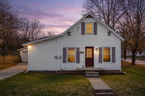 Photo of 701 E Buchanan Street, Bloomington, IL 61701 (MLS # 12611061)