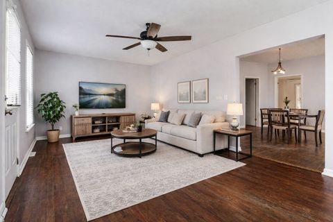 Tiny photo for 701 E Buchanan Street, Bloomington, IL 61701 (MLS # 12611061)