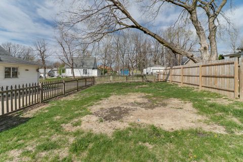 Tiny photo for 701 E Buchanan Street, Bloomington, IL 61701 (MLS # 12611061)