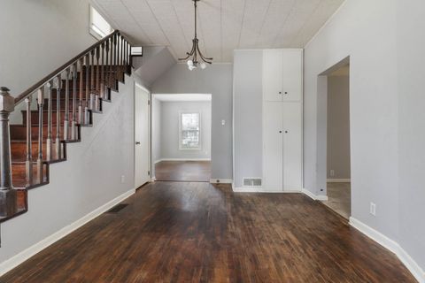 Tiny photo for 701 E Buchanan Street, Bloomington, IL 61701 (MLS # 12611061)