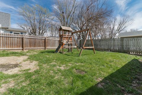 Tiny photo for 701 E Buchanan Street, Bloomington, IL 61701 (MLS # 12611061)