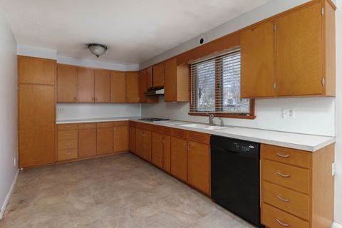 Tiny photo for 701 E Buchanan Street, Bloomington, IL 61701 (MLS # 12611061)