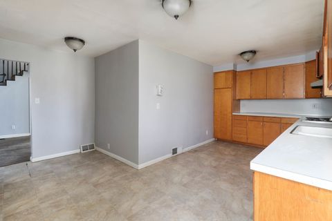 Tiny photo for 701 E Buchanan Street, Bloomington, IL 61701 (MLS # 12611061)