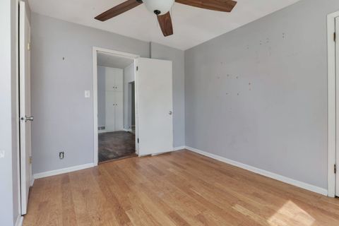 Tiny photo for 701 E Buchanan Street, Bloomington, IL 61701 (MLS # 12611061)