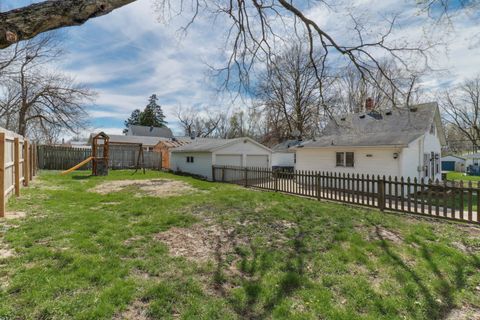 Tiny photo for 701 E Buchanan Street, Bloomington, IL 61701 (MLS # 12611061)