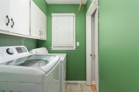 Tiny photo for 701 E Buchanan Street, Bloomington, IL 61701 (MLS # 12611061)