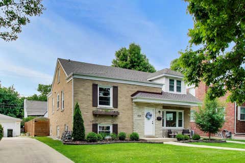 Tiny photo for 836 S Ashland Avenue, La Grange, IL 60525 (MLS # 12667607)