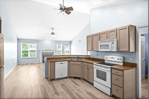 Tiny photo for 15 Ashling Court, Bloomington, IL 61704 (MLS # 12615646)