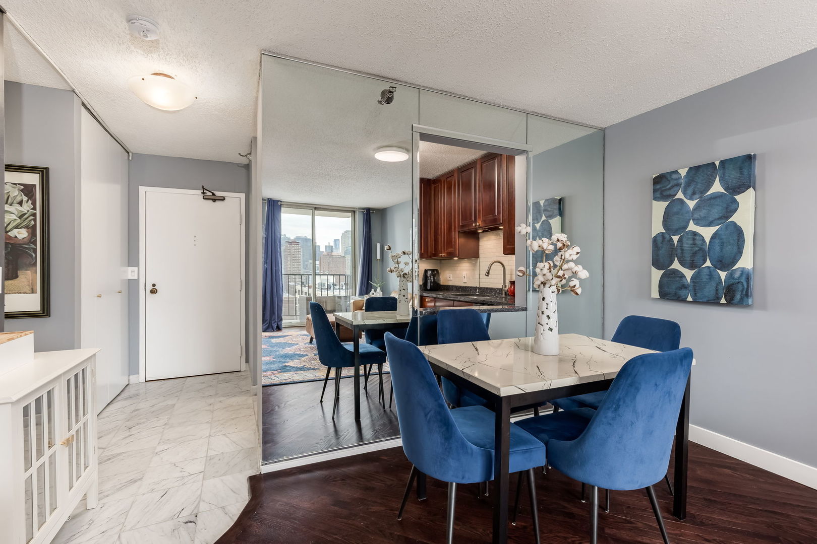 1212 N La Salle Drive 2303