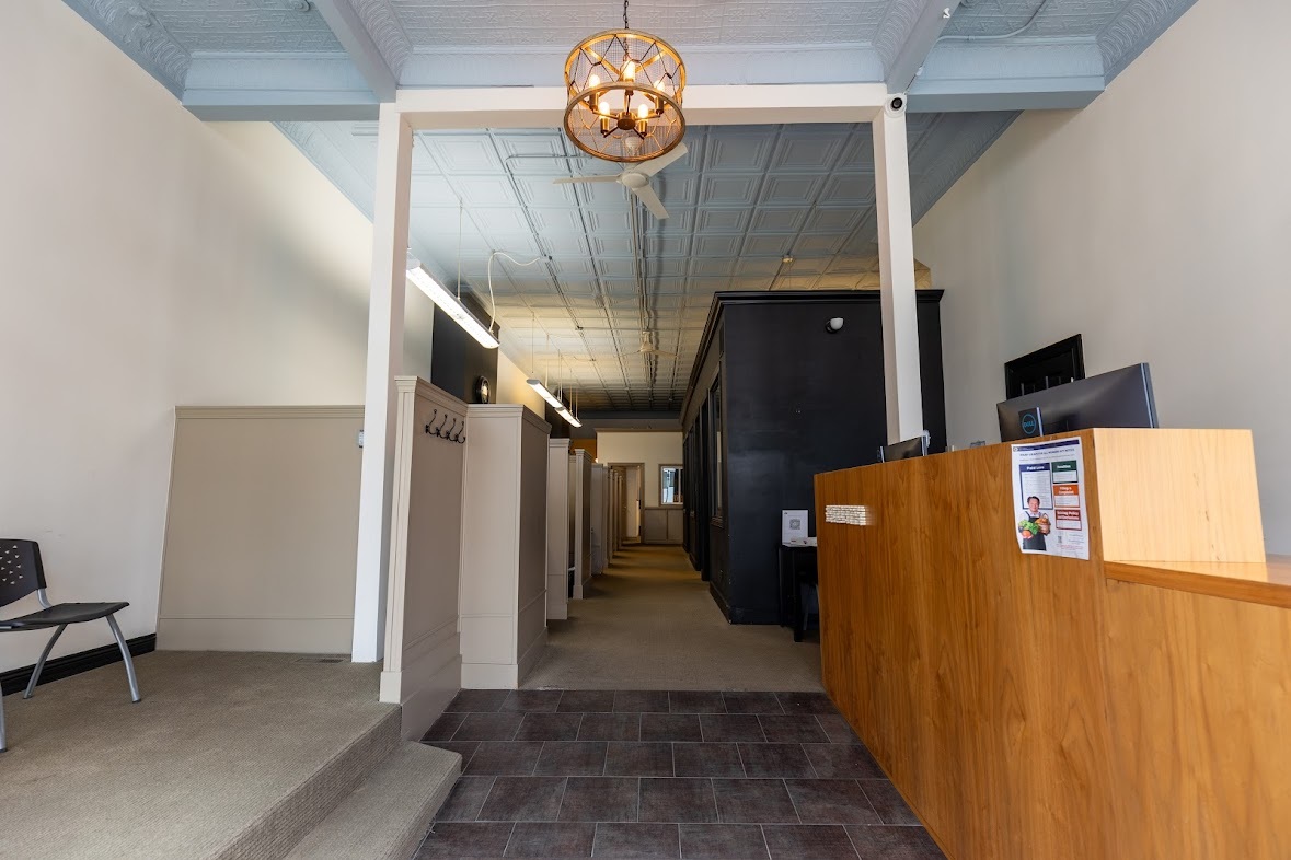 827 N Milwaukee Avenue