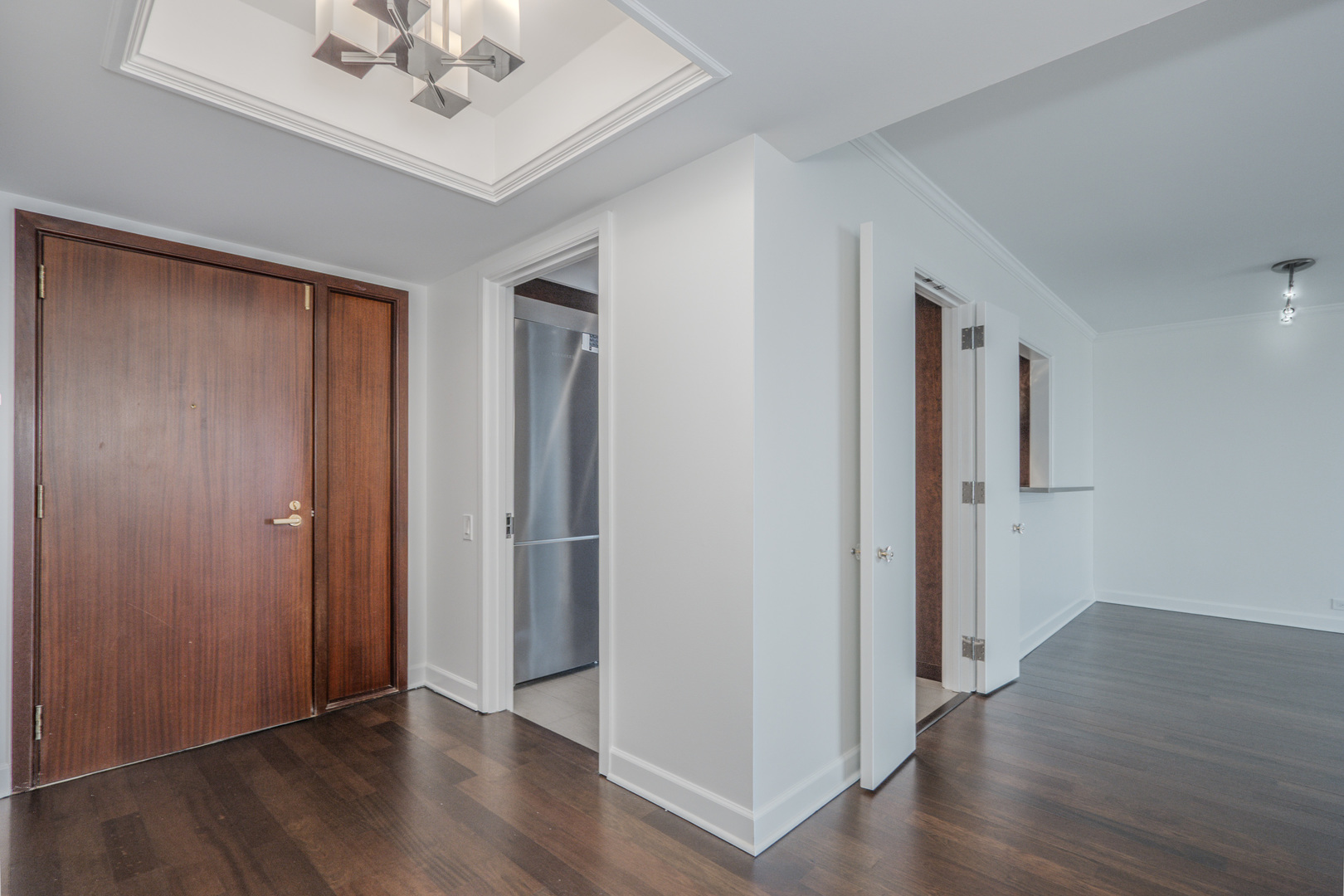 132 E Delaware Place 4905