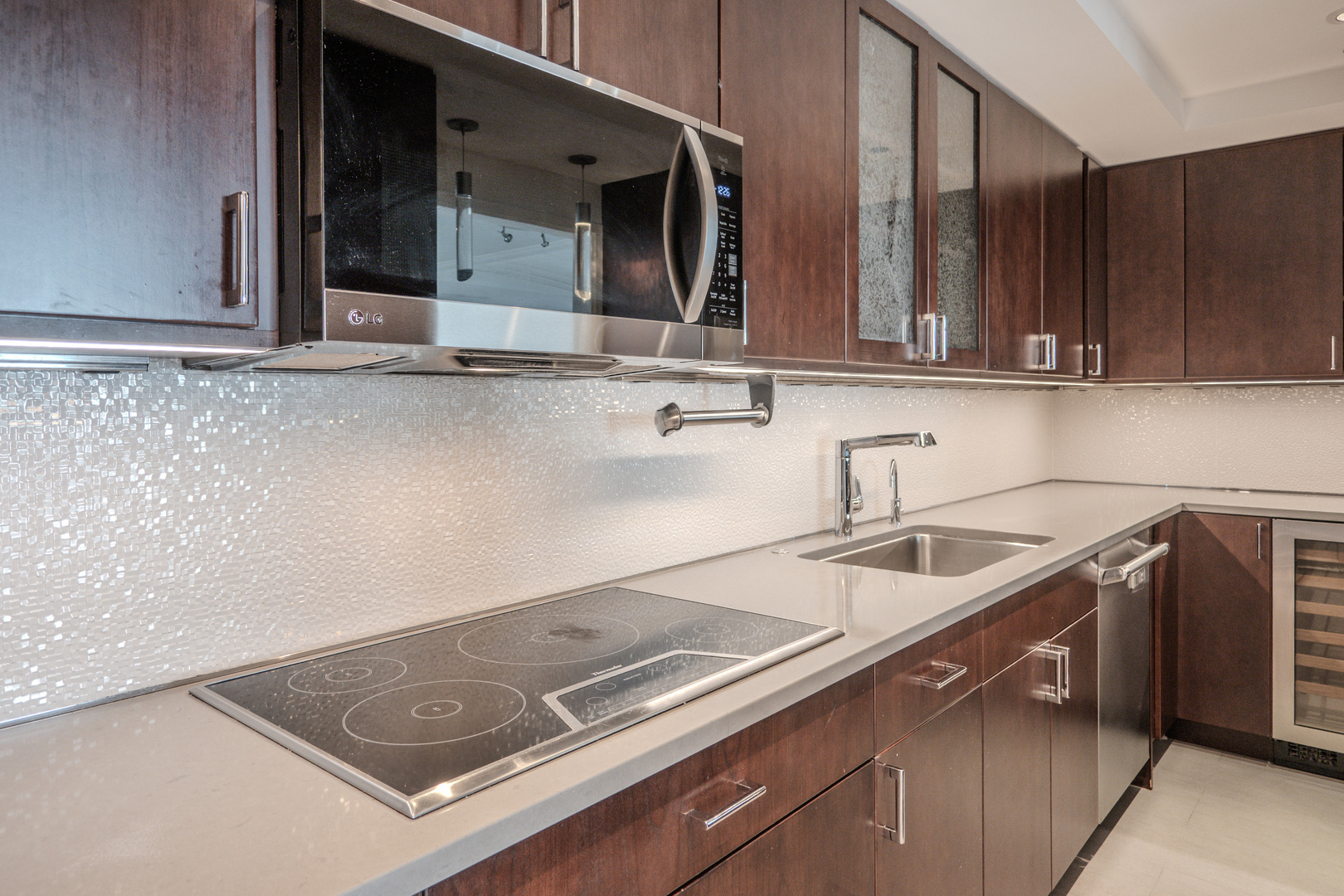 132 E Delaware Place 4905