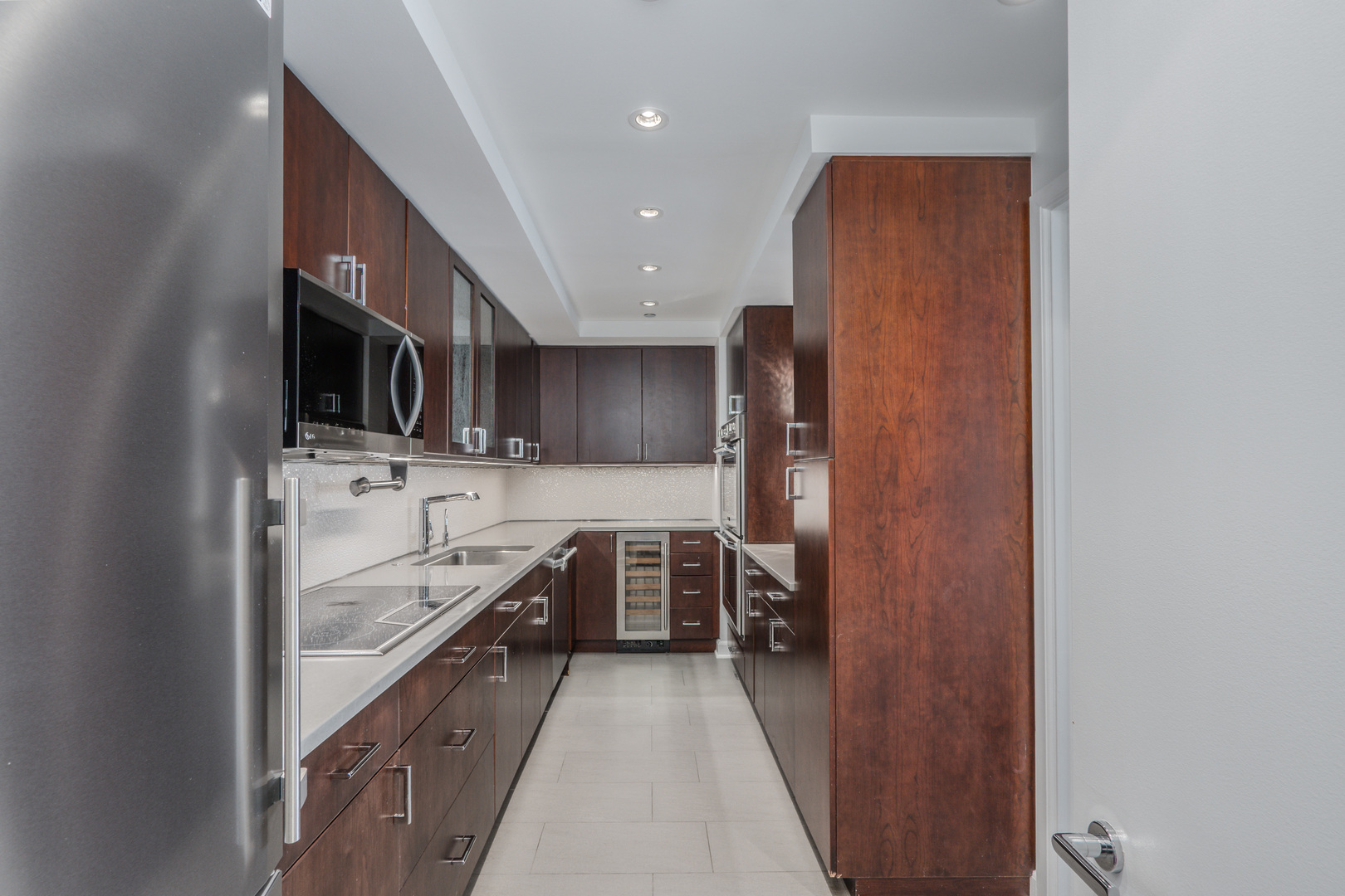 132 E Delaware Place 4905
