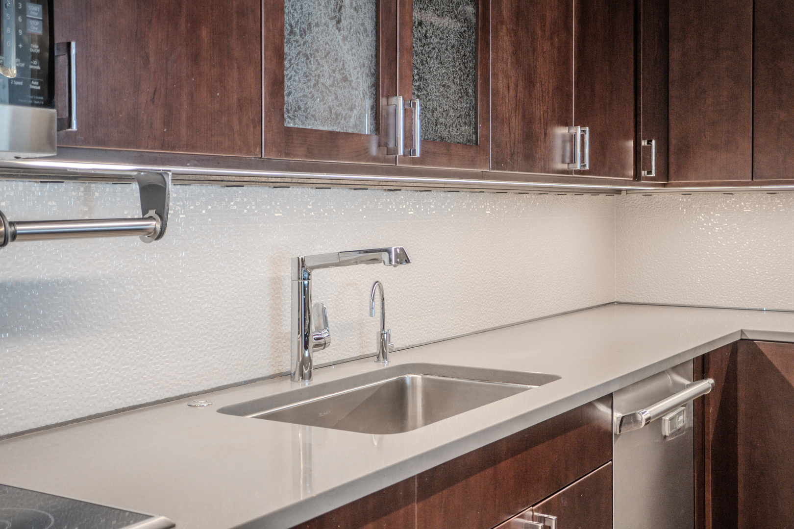 132 E Delaware Place 4905