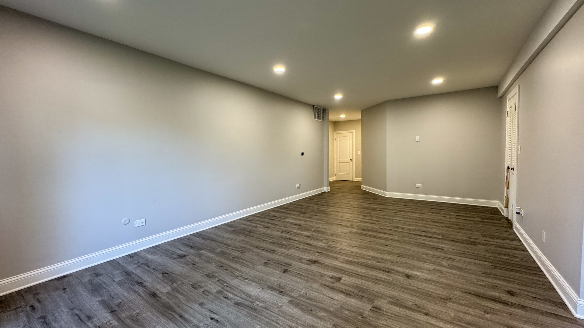 8210 Elmwood Avenue 106
