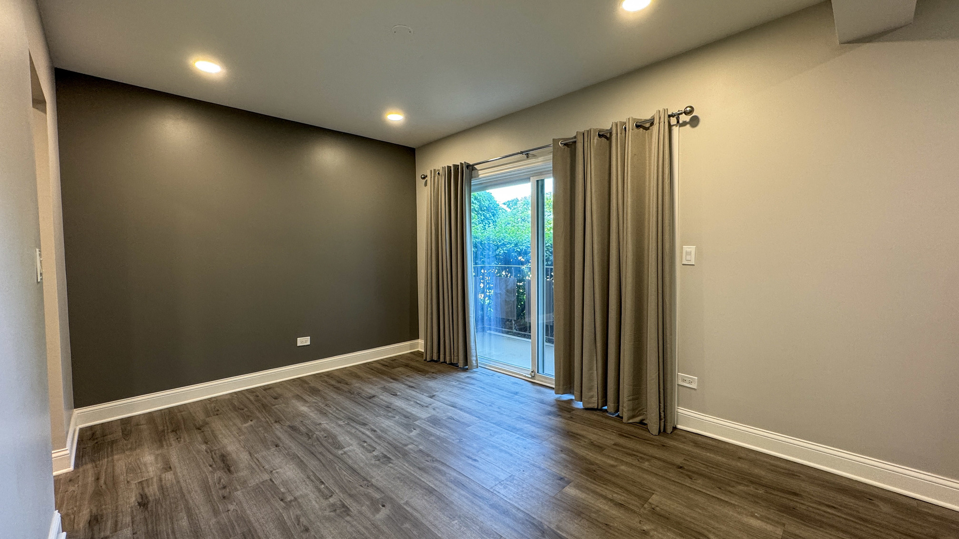 8210 Elmwood Avenue 106