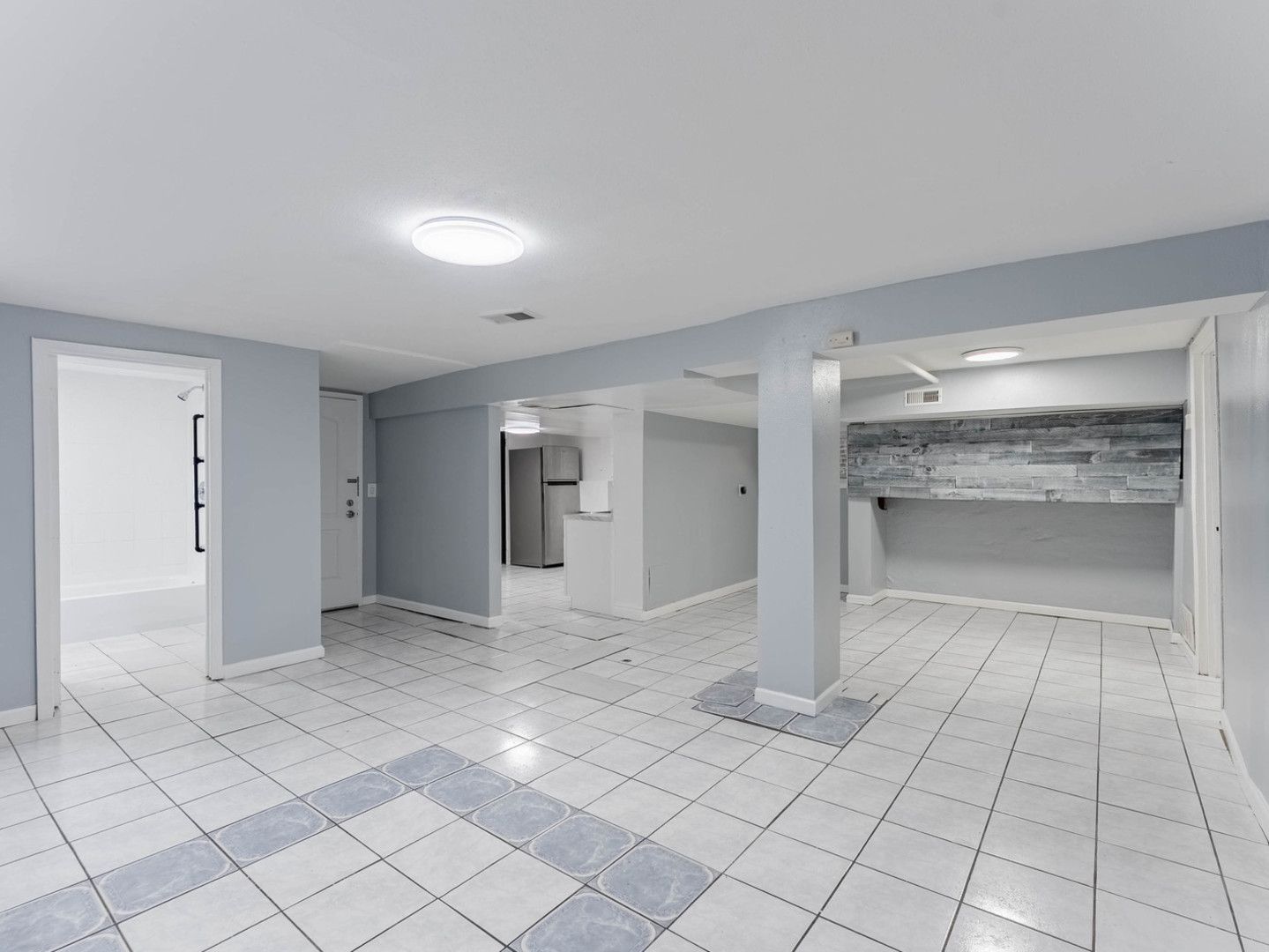 3815 W Roscoe Street Garden