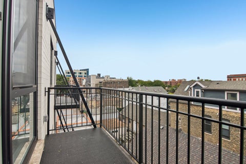 Tiny photo for 1656 N BOSWORTH Avenue #PH-4N, Chicago, IL 60642 (MLS # 12776008)