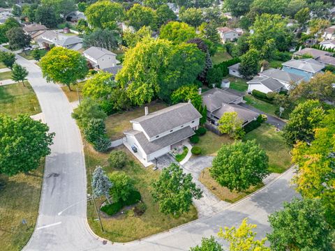 Tiny photo for 1000 N Westgate Road, Mount Prospect, IL 60056 (MLS # 12488450)