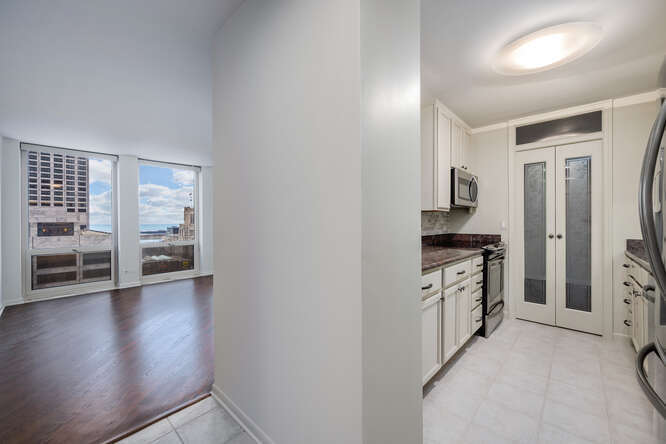 111 E Chestnut Street 22H