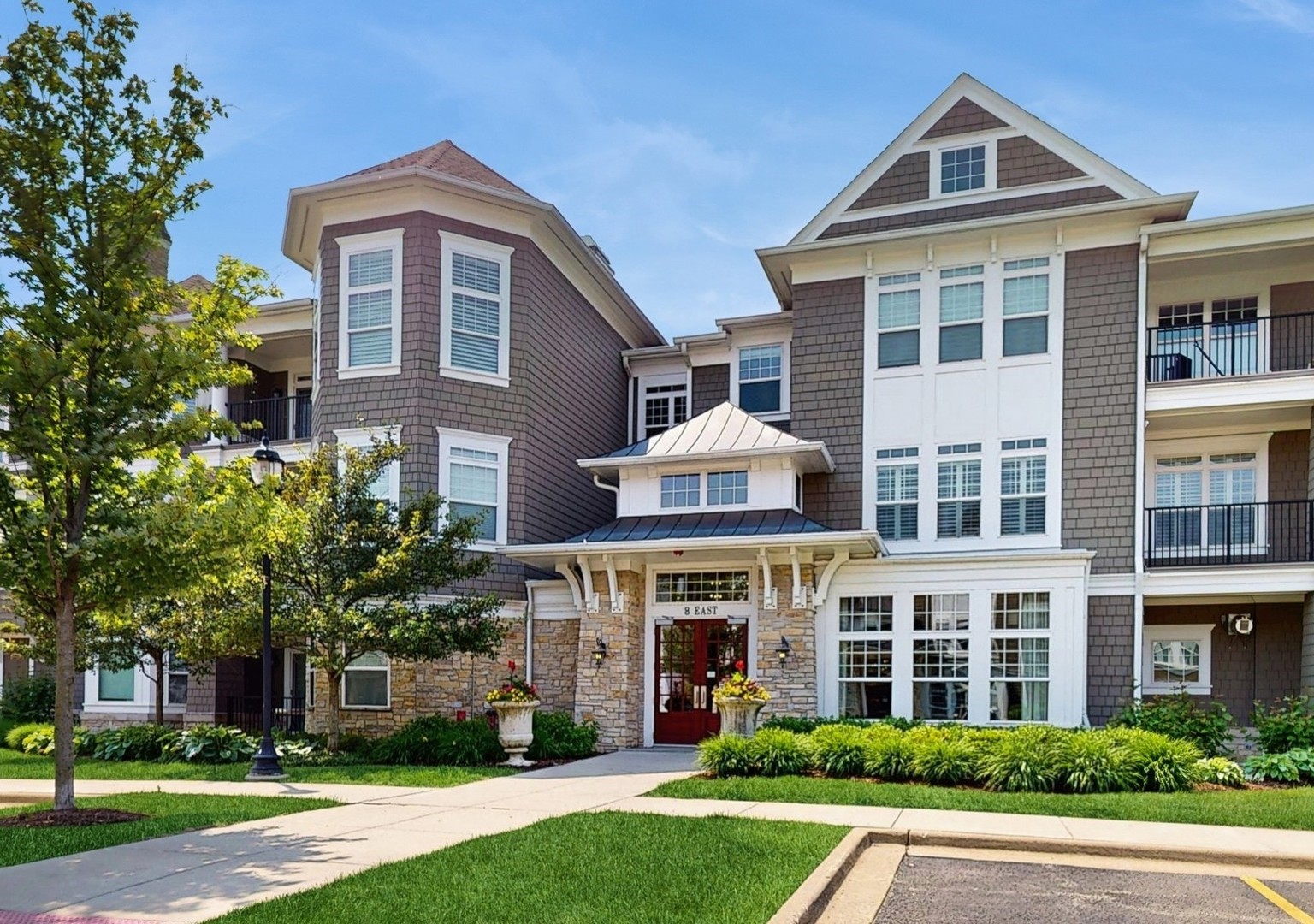 8 E Kennedy Lane 302
