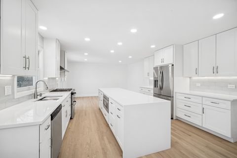 Tiny photo for 4018 Yorkshire Court, Northbrook, IL 60062 (MLS # 12544557)