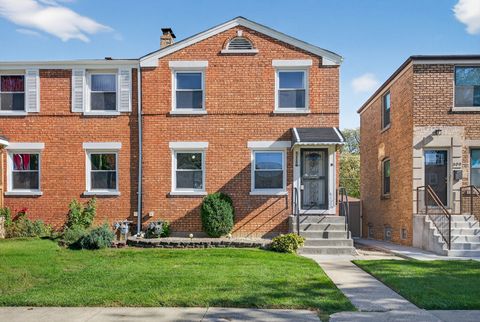 Photo of 307 Hyde Park Avenue, Bellwood, IL 60104 (MLS # 12501361)