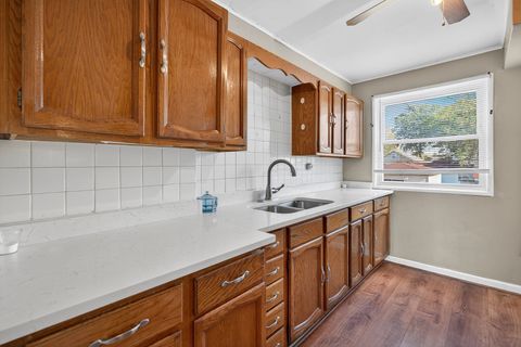 Tiny photo for 307 Hyde Park Avenue, Bellwood, IL 60104 (MLS # 12501361)