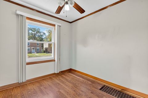 Tiny photo for 307 Hyde Park Avenue, Bellwood, IL 60104 (MLS # 12501361)