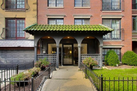 Photo of 512 W Barry Avenue #311, Chicago, IL 60657 (MLS # 12751731)