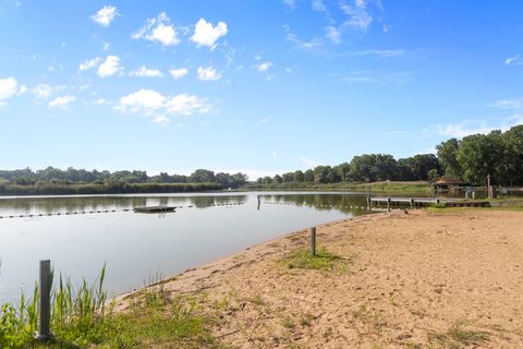 Tiny photo for 49 Oak Hill Colony #12, Fox Lake, IL 60020 (MLS # 12589122)