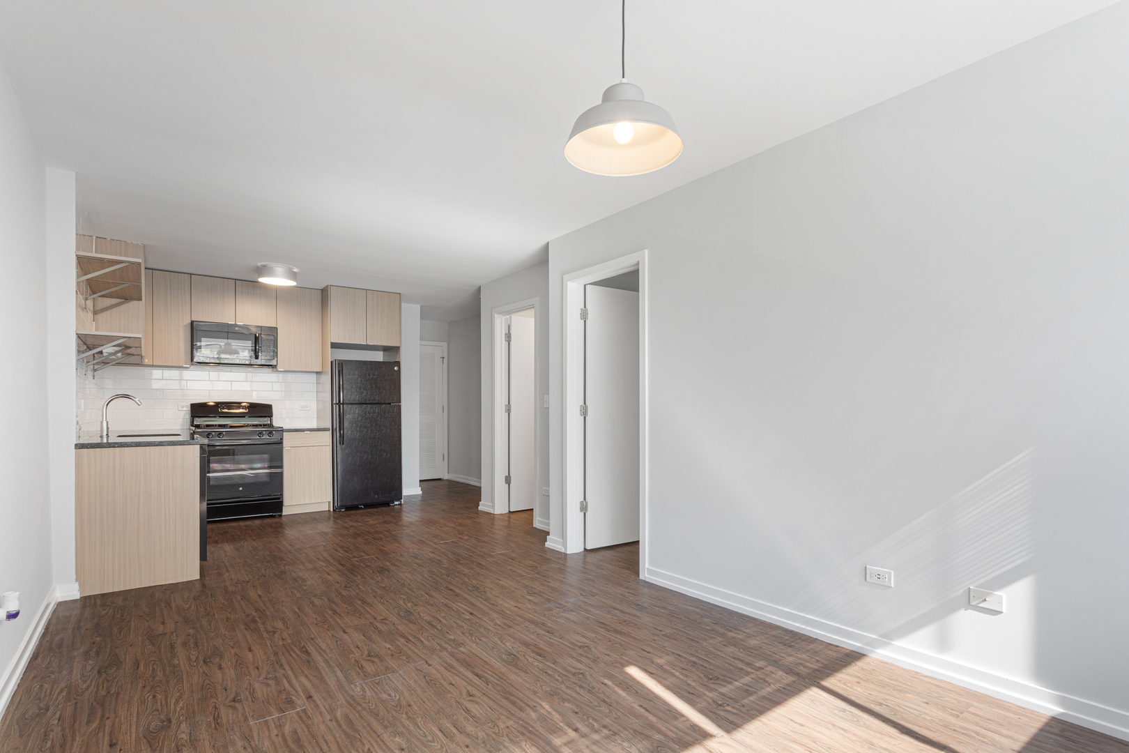 6134 N Kenmore Avenue 208