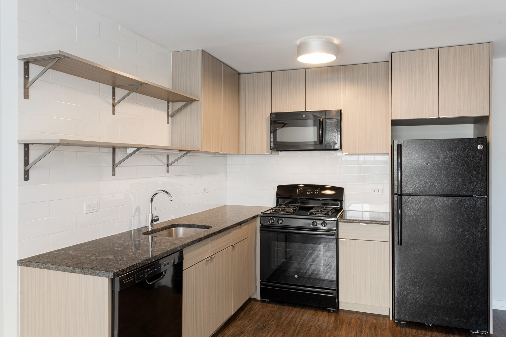 6134 N Kenmore Avenue 208