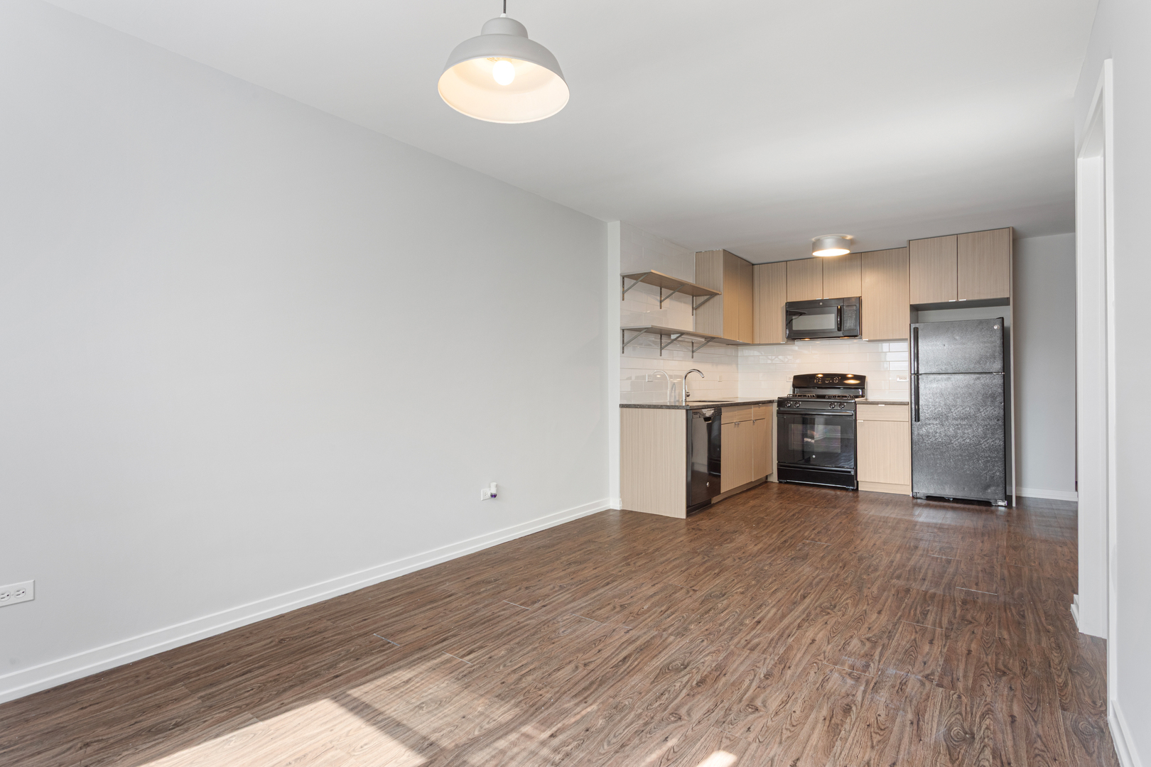 6134 N Kenmore Avenue 208