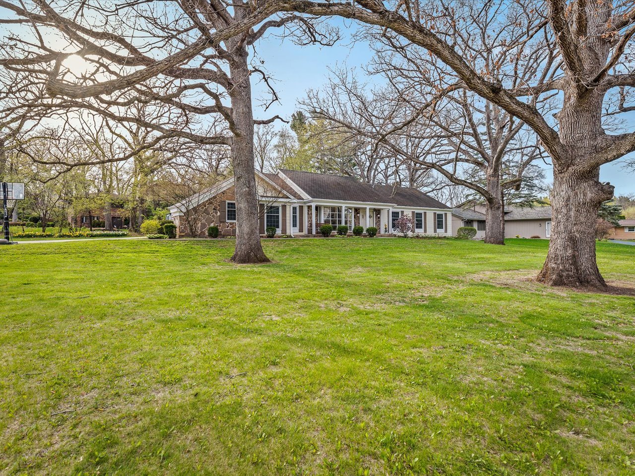 484 Williamsburg Way