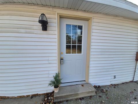 Tiny photo for 802 Dillard Street, Eldorado, IL 62930 (MLS # EB459992)