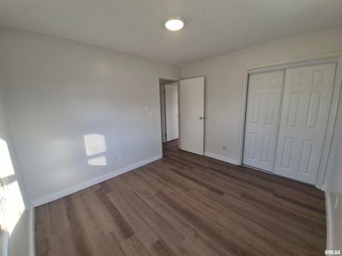 Tiny photo for 802 Dillard Street, Eldorado, IL 62930 (MLS # EB459992)