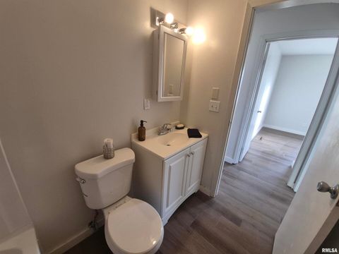 Tiny photo for 802 Dillard Street, Eldorado, IL 62930 (MLS # EB459992)