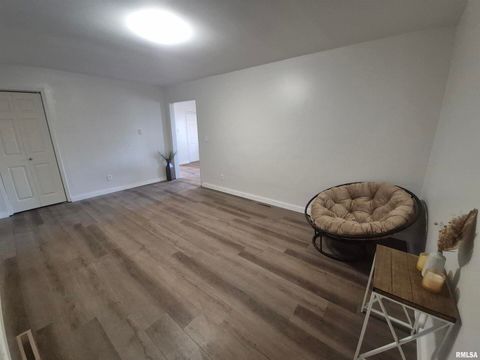 Tiny photo for 802 Dillard Street, Eldorado, IL 62930 (MLS # EB459992)