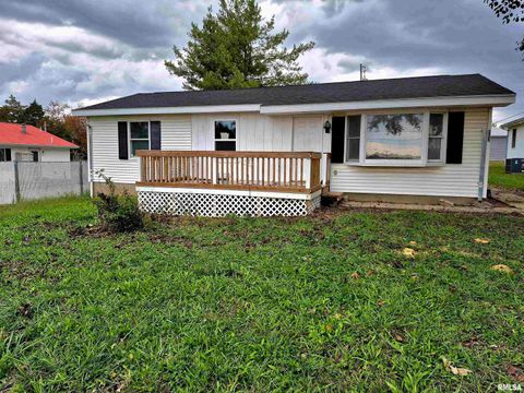 Photo of 802 Dillard Street, Eldorado, IL 62930 (MLS # EB459992)