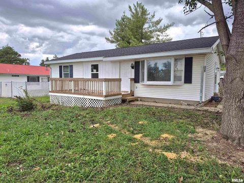 Tiny photo for 802 Dillard Street, Eldorado, IL 62930 (MLS # EB459992)