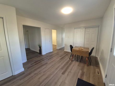 Tiny photo for 802 Dillard Street, Eldorado, IL 62930 (MLS # EB459992)