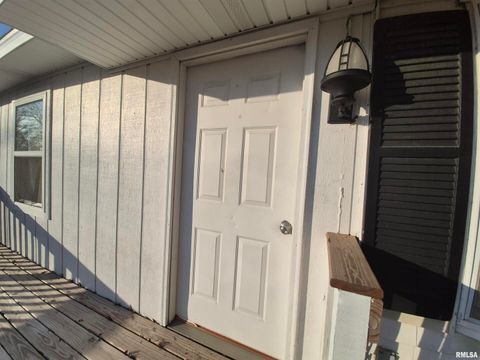 Tiny photo for 802 Dillard Street, Eldorado, IL 62930 (MLS # EB459992)