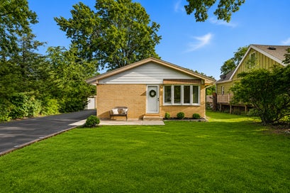 849 E Red Oak Street Addison IL 60101