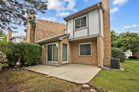 Tiny photo for 1525 Columbia Court, Elk Grove Village, IL 60007 (MLS # 12767225)